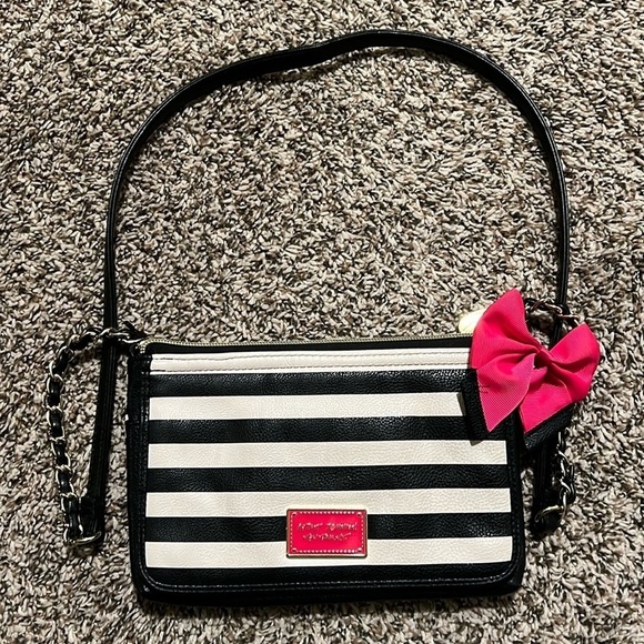 Betsey Johnson Handbags - Betsey Johnson Crossbody Purse